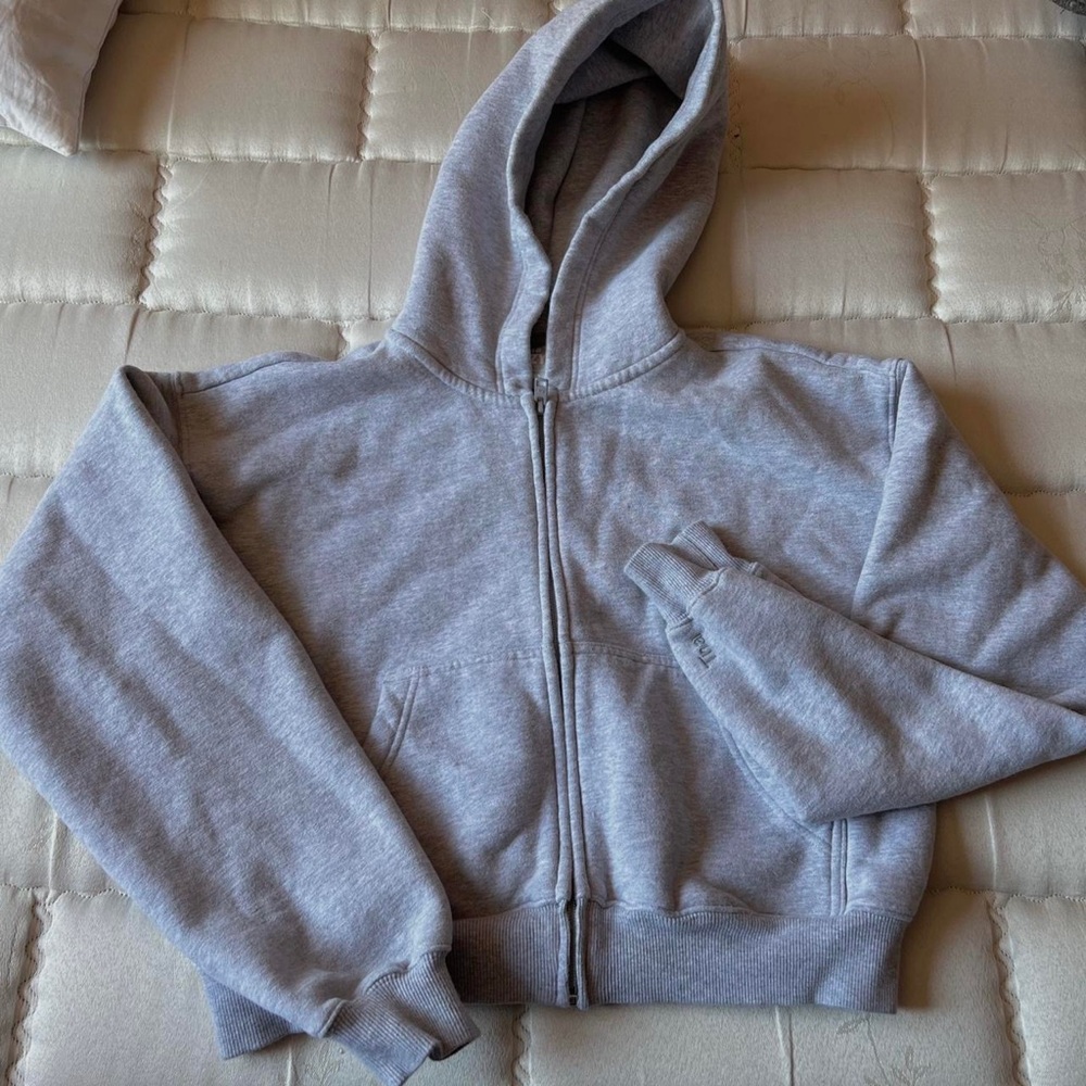 Tna Boyfriend Boxy Zip Hoodie Cozy Fleece
Heather Chrome (grey, gray)
Size Small